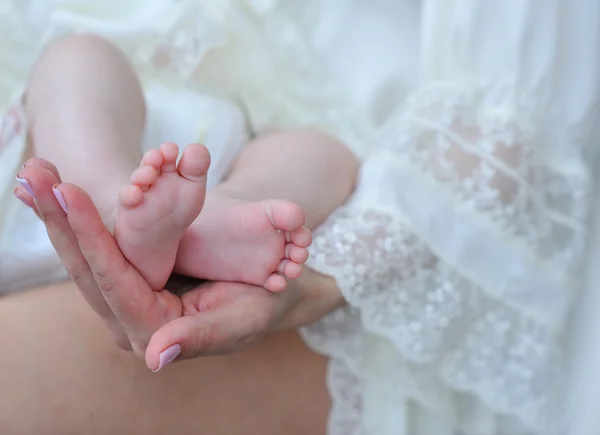 Bebés pies pequeños — Foto de Stock