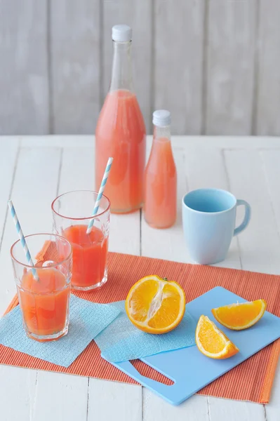 Vers geperst grapefruitsap — Stockfoto