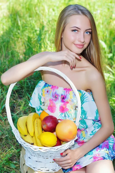 Happy girl and healthy vegetarian food, fruit — Stock Photo, Image