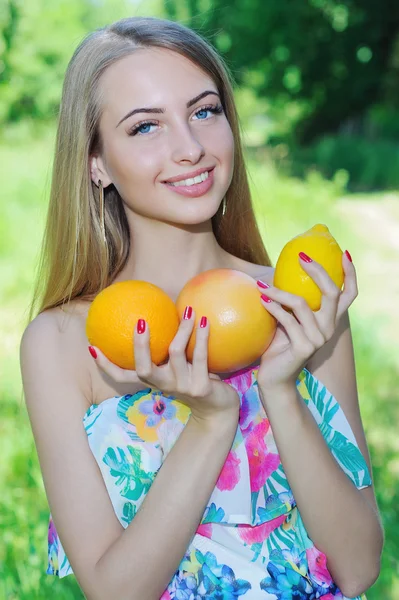 Happy girl and healthy vegetarian food, fruit — Stock Photo, Image