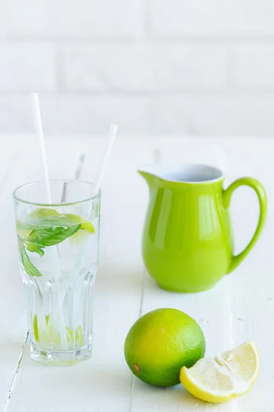 Verfrissende limonade stilleven — Stockfoto