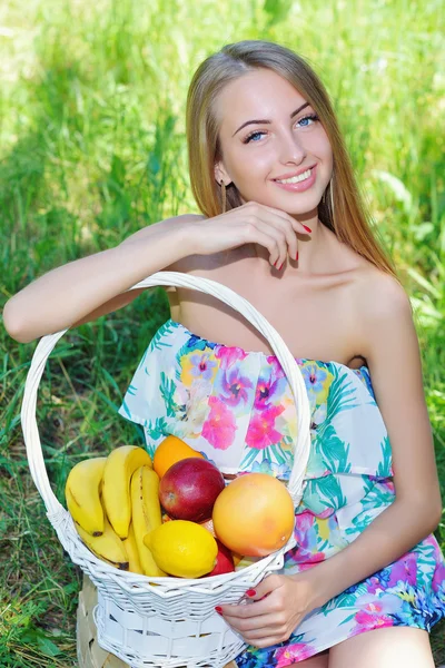 Happy girl and healthy vegetarian food, fruit — Stock Photo, Image