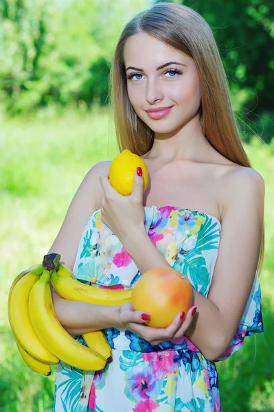 Happy girl and healthy vegetarian food, fruit — Stock Photo, Image