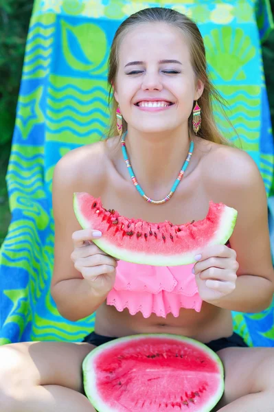 Woman with watermelon laughing sincerely — Stock Photo, Image