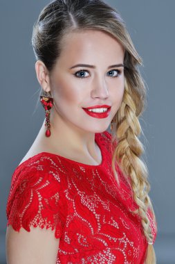 Tatlı kadın güzellik dikey, kırmızı ruj