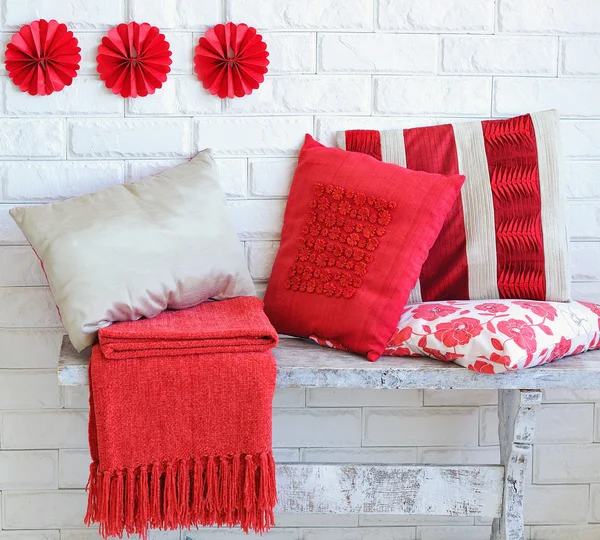 Zestaw ozdobny czerwone poduszki — Zdjęcie stockowe