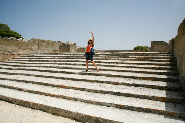 Salutation touristique à Festos ruines Crète — Photo