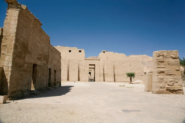 Fassade des medinet habu Tempels — Stockfoto