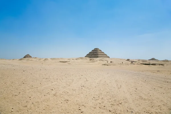 Landscape with Saqqara pyramid — Stock Photo, Image