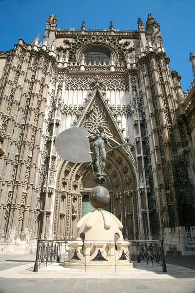 Facciata della Cattedrale di Siviglia — Foto Stock