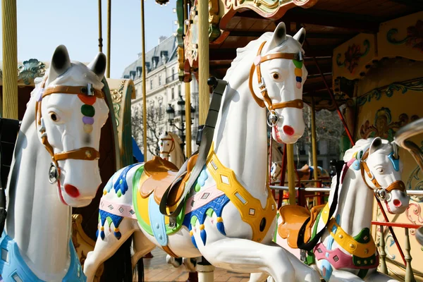 Drie carrousel paardenÜç atlıkarınca at — Stockfoto