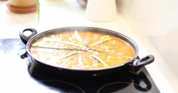 Side View Paella Pan Rice Chicken Green Asparagus Boiling Cooking — Stock Video