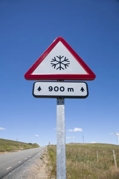 Snow dangerous road signal — Stock Photo, Image