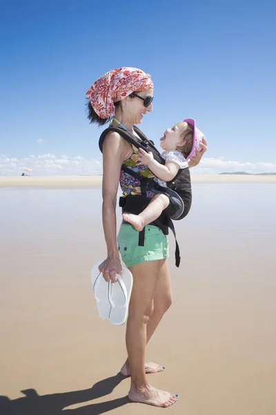 Baby laughing in rucksack with mom — Stock Photo, Image