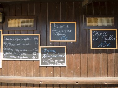 İspanyol yemeği posterlerini açmaları