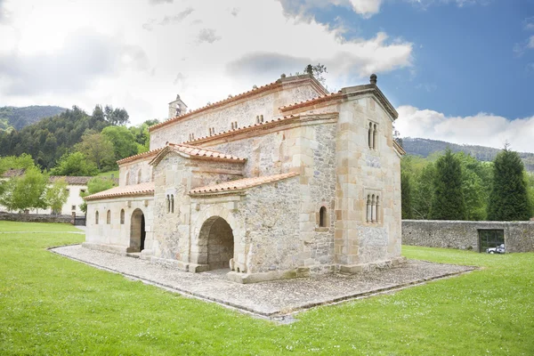 Parte de trás do templo de San Salvador Valdedios — Fotografia de Stock