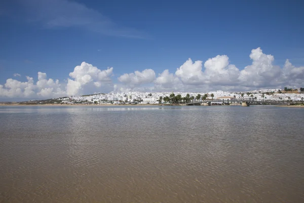 Conil Dorf aus Wasser — Stockfoto