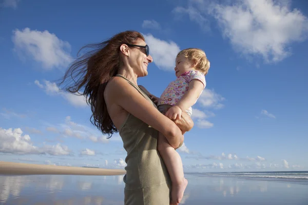 Happy mom with baby between clouds — Stock Photo, Image
