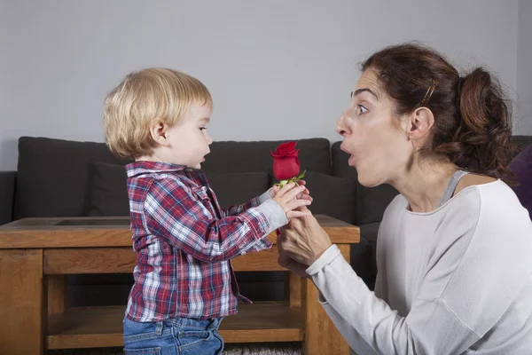 Baby and mom with rose — Stock Photo, Image