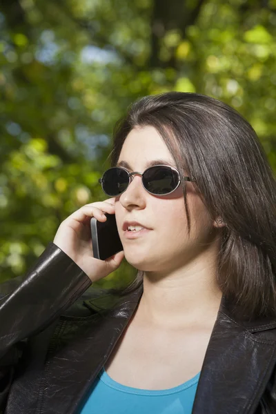 Sunglasses woman calling — Stock Photo, Image