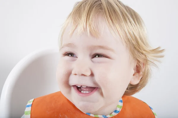 Лицо ребенка смеется — стоковое фото