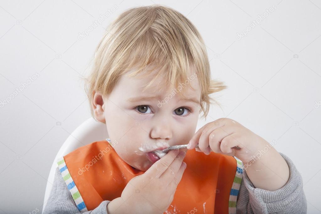 eating spoon looking