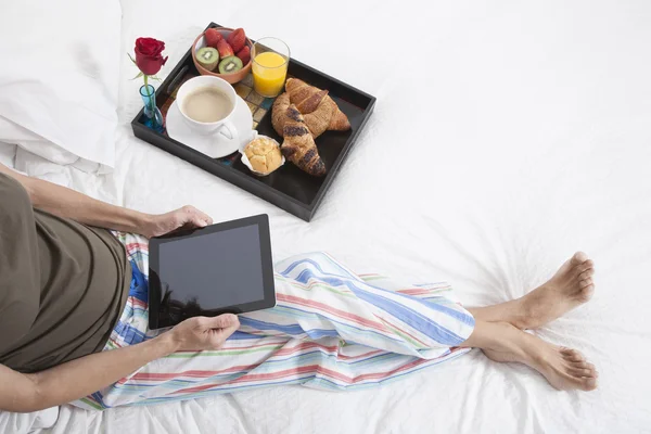 Woman bed tablet breakfast — Stock Photo, Image