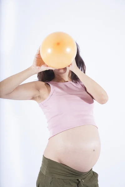 Balão inflando grávida — Fotografia de Stock