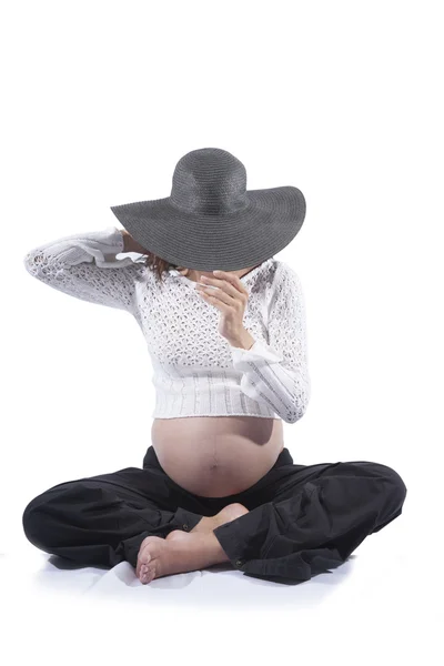 Sentado grávida escondido rosto — Fotografia de Stock