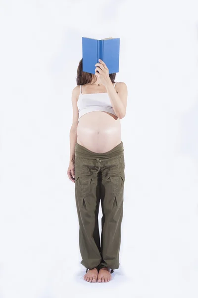 Standing pregnant reader — Stock Photo, Image
