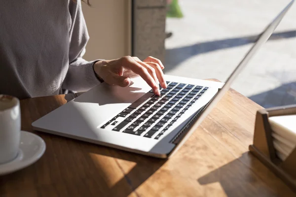 Finger keyboard in cafe — Stock Photo, Image