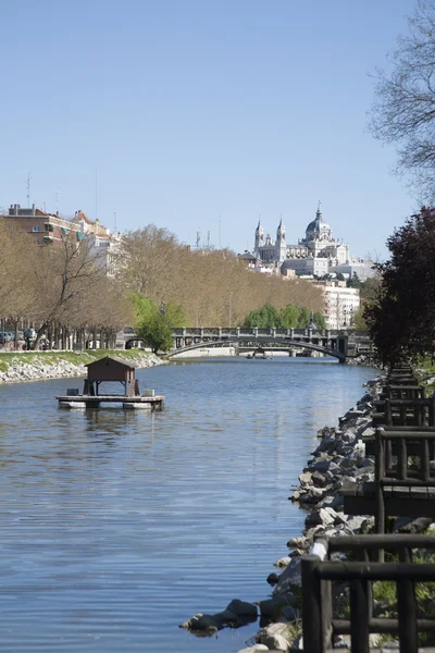 Madrid punto di riferimento dal fiume — Foto Stock