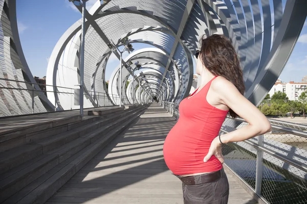 Pregnant woman at Madrid city — Stockfoto