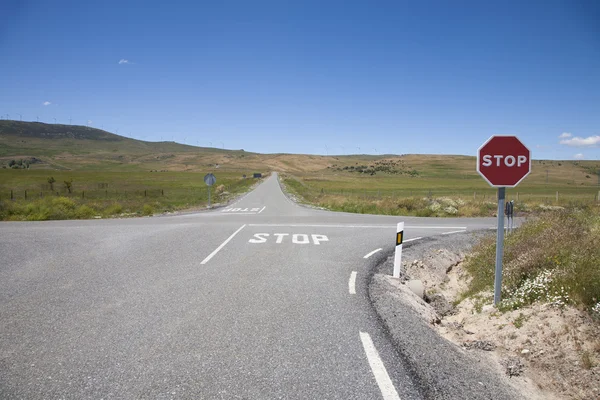 Crossroads with stop signal — 图库照片