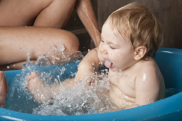 Mom and baby washing in blue bath — Stock Photo, Image