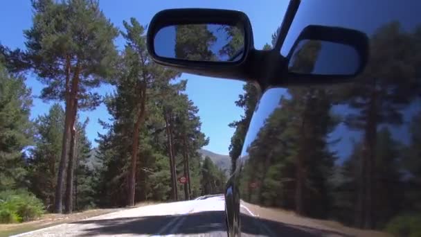 Carro lateral dirigindo na estrada rural — Vídeo de Stock