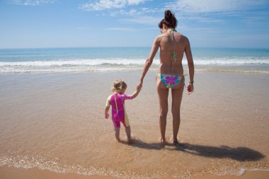 Bebek ve Anne, okyanus