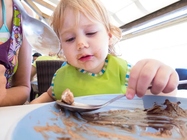 Babyschablone mit Löffel — Stockfoto