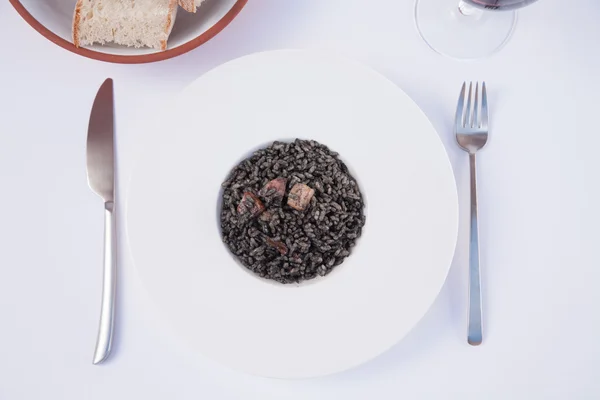 Plato de arroz negro listo para comer — Foto de Stock