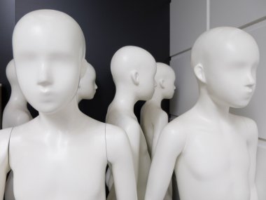 saklı beyaz mankenler