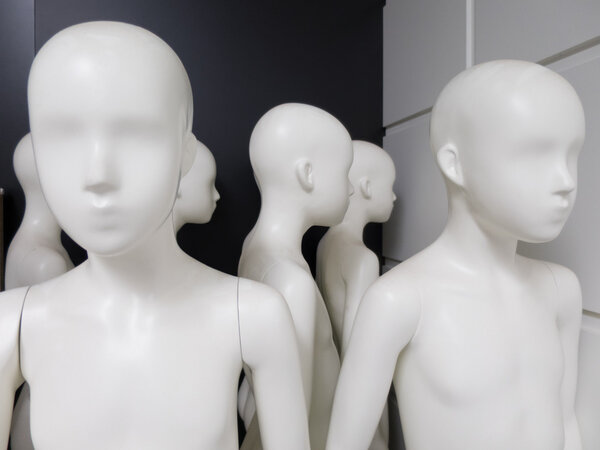 хранимые белые маникины
