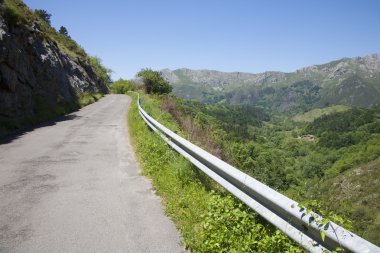 Asturias dar kırsal yol