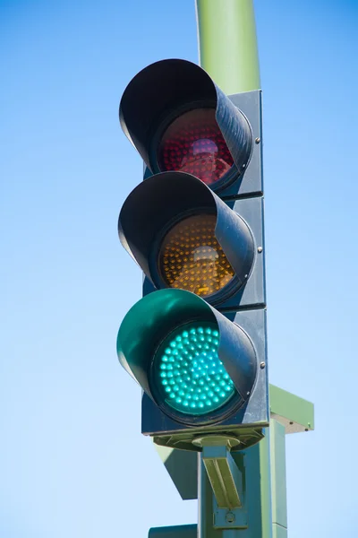 Grönt ljus på semafor — Stockfoto