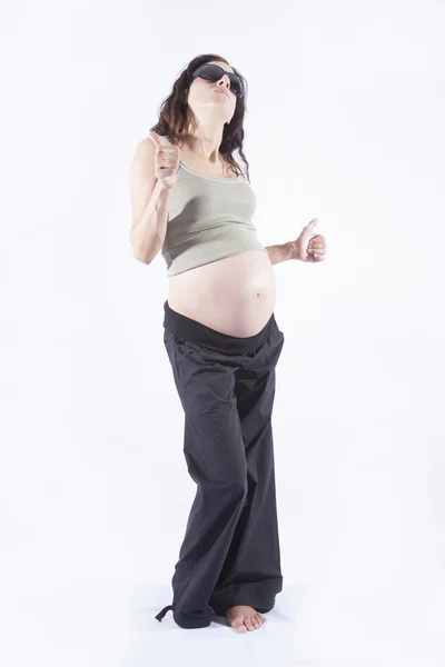 Tančí těhotná žena brýle — Stock fotografie