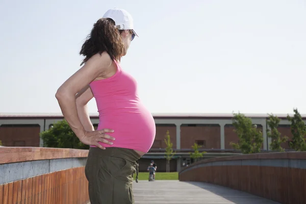 Side pink pregnant woman — Stock Photo, Image