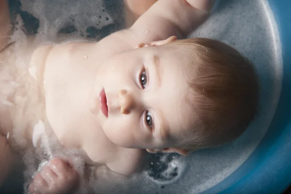 Baby washing in blue bath — Stock Photo, Image