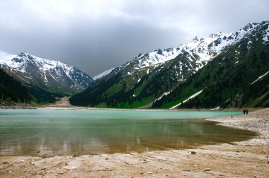 Büyük Almatı Gölü, Almatı, Kazakistan, Asya tien shan dağlarında