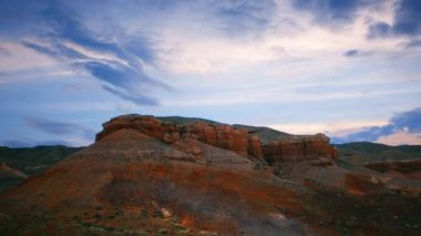 Kırmızı kanyonun zaman atlamalı.
