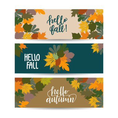 Çerçevesinde yapraklar olan üç sonbahar indirimi afişi. Alışveriş tanıtımı için web pankartı.