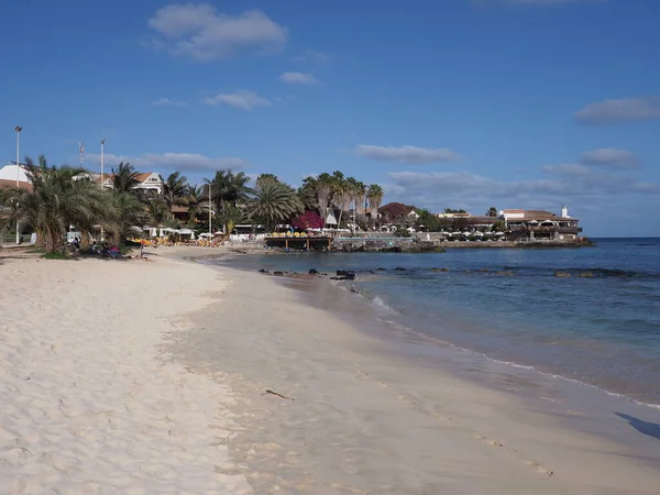 Tropikalna Plaża Palmy Oceanie Atlantyckim Afrykańskim Miasteczku Santa Maria Wyspie — Zdjęcie stockowe